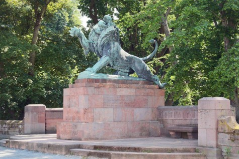 Leibgardistendenkmal mit dem charakteristischen Löwen