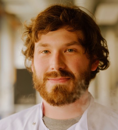 Porträtbild von Leon Kaysan vom Team von „Friday Science Bites“ 