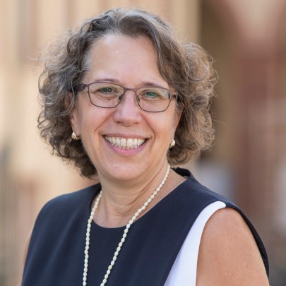 Porträt Professorin Dr. Michèle Knodt