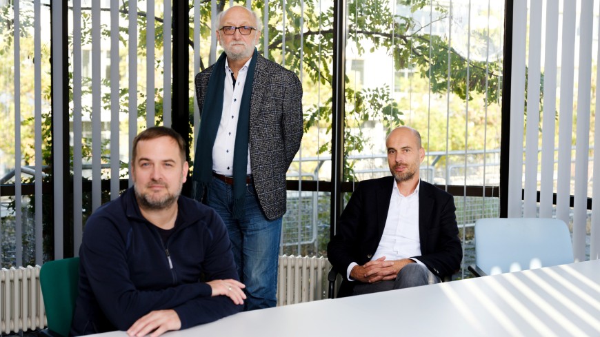 Professor Björn Egner, Professor Hubert Heinelt und Professor Jens Steffel schauen in die Kamera (v.li.n.re.).
