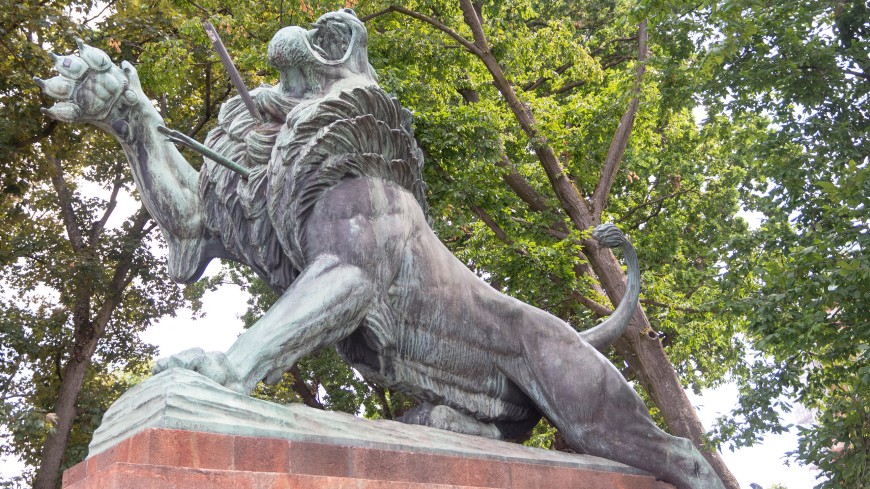 Großaufnahme des Leibgardistendenkmals in Darmstadt.