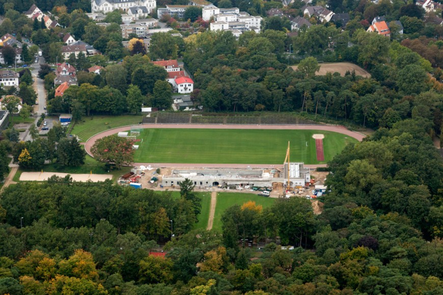 Luftbild vom 27.09.2010: Das Hochschulstadion der TU Darmstadt mit Baustelle Hochschulbad. Blick von Osten. Bild: Ralf Zerbe / TU Darmstadt