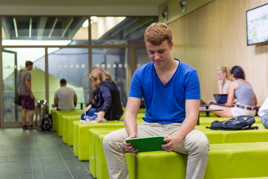 Informatik-Student Alexander Heinrich entwickelt seit 2011 Apps für Smartphones und Tablets. Bild: Paul Glogowski