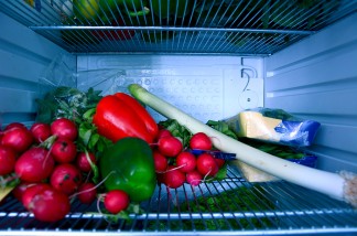 Blick in ein Kühlschrankfach voller Gemüse. Bild: Jannes Lüdtke