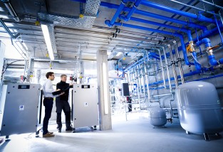 Innenaufnahme der ETA-Fabrik. Bild: Hessen schafft Wissen / Jan Michael Hosan