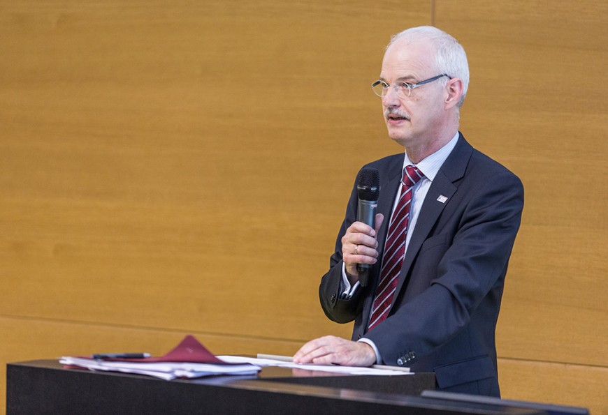 TU-Präsident Hans Jürgen Prömel bei einem Vortrag. Bild: Felipe Fernandes