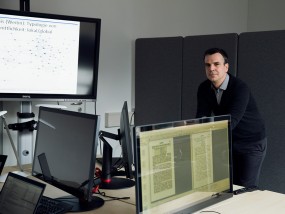 Professor Thomas Weitin leitet das Darmstädter LitLab an der TU Darmstadt. Dort werden die Textkorpora des Projekts „Reading at Scale“ aufbereitet und digital analysiert. Bild: Katrin Binner