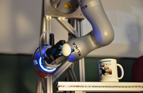 Beim diesjährigen PEM-Abschlusswettbewerb mussten die Studierendenteams Greifer für einen Roboterarm entwickeln. Bild: Hagen Schmidt