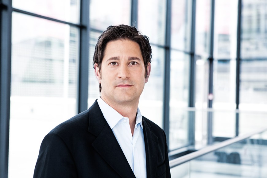 Porträt von Prof. Dr. Alexander Benlian. Bild: Jakob Kaliszewski