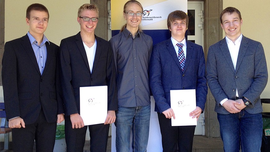 Gruppenbild mit den Siegern des Bundeswettbewerbs Informatik. Bild: BWINF