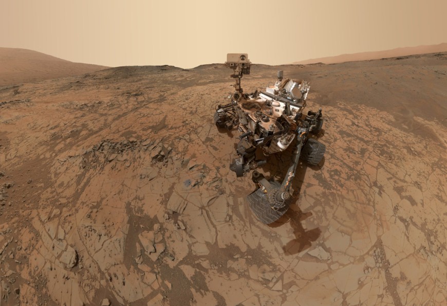 Der Mars-Rover Curiosity auf der Marsoberfläche. Bild: NASA/JPL-Caltech/MSSS