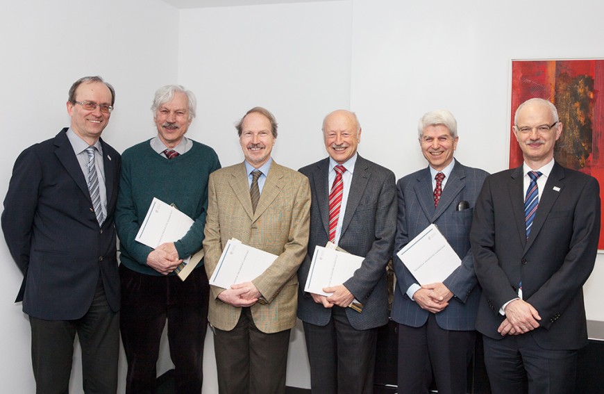 Gruppenbild mit den vier Forschungsmentoren. Bild: Sandra Junker