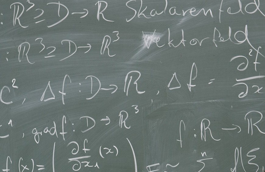 Tafel mit mathematischen Formeln. Bild: Katrin Binner
