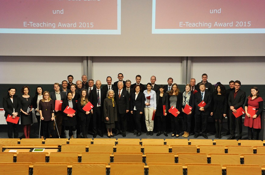 Gruppenbild mit den Preisträgerinnen und Preisträgern 2015. Bild: Claus Völker