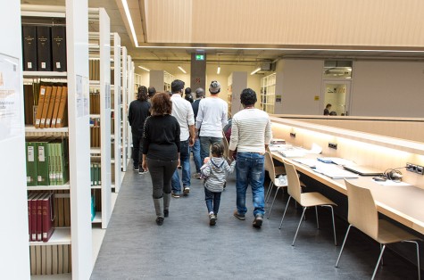 Führung für Flüchtlinge durch die ULB. Bild: Patrick Bal