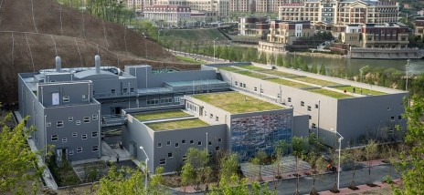 Im April 2014 wurde in Qingdao, China die weltweit erste Referenzanlage eines semizentralen „Resource Recovery Center“ eröffnet. Bild: Cosalux und Susanna Neunast