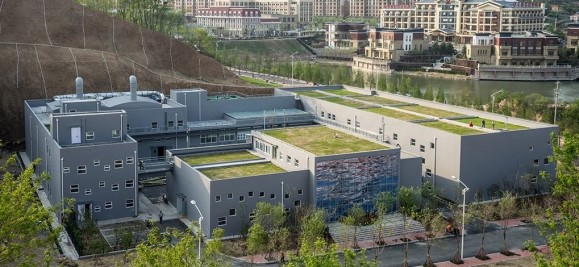 Im April 2014 wurde in Qingdao, China die weltweit erste Referenzanlage eines semizentralen „Resource Recovery Center“ eröffnet. Bild: Cosalux und Susanna Neunast