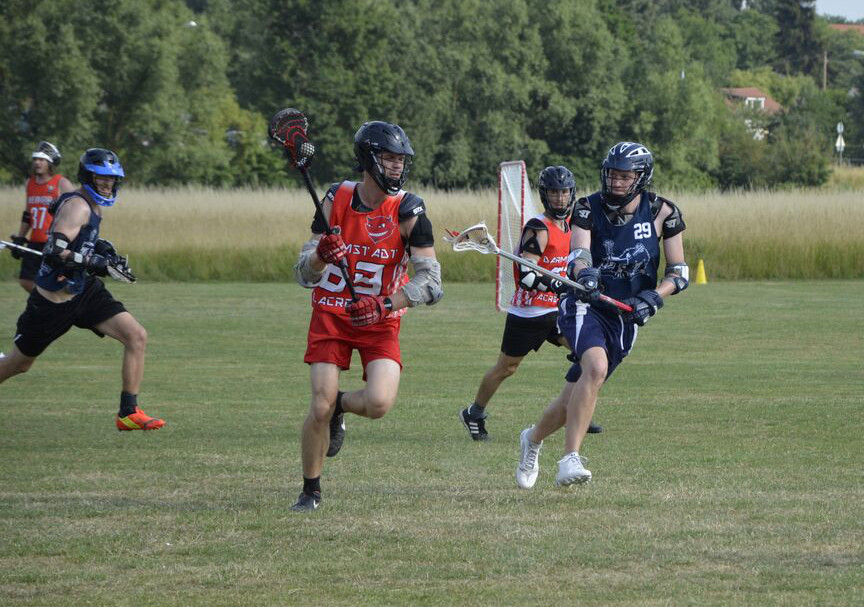 Voller Einsatz: Die Männer-Mannschaft des Lacrosse-Teams der TU Darmstadt im Wettkampf. Bild: Lacrosse-Hochschulsportgruppe TU Darmstadt