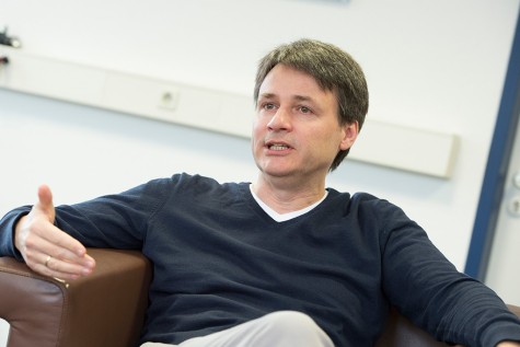 Prof. Volker Nitsch im Gespräch. Bild: Peter Pulkowski, JGU