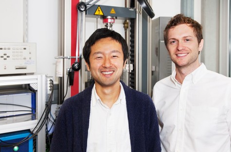 Dr. Yoshitaka Ehara with Jun. Prof. Dr. Kyle Webber, his group leader at the Department of Materials and Earth Sciences. Photo: Sandra Junker