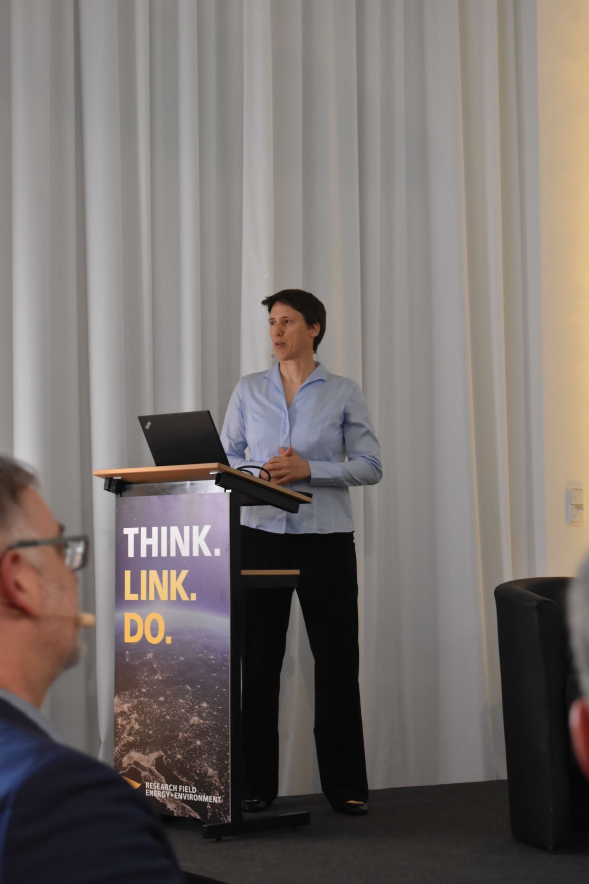 Prof. Dr. Susanne Lackner von Scalable Clean Water Cycles stellt das Profilthema und die Forschungsvorhaben vor.