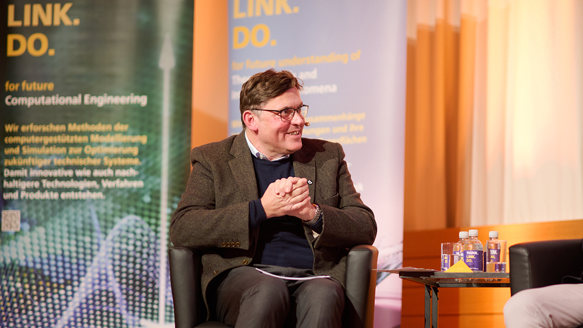 Peter Pelz bringt pointiert die These in den Diskurs, dass KI unsere Welt vielleicht so dramatisch verändern wird, wie es die Dampfmaschine getan hat und sagt, für sicherheitsrelevante Berechnungen muss die prinzipielle Unsicherheit von ML gezähmt und kontrolliert werden. 