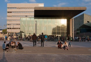 Empfangsgebäude karo 5. Bild: Miguel Hahn