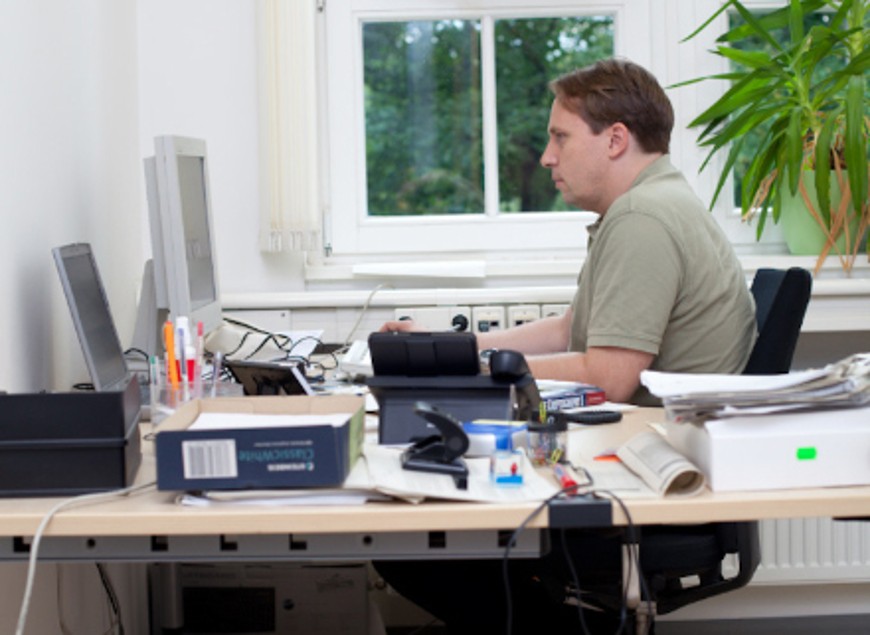 Prof. Dr. Marc Fischlin ist seit Juni 2011 Inhaber der ersten Heisenberg-Professur am Fachbereich Informatik der TU Darmstadt. Fischlin leitete bisher die Emmy Noether-Nachwuchsgruppe Minimizing Cryptographic Assumptions (MiniCrypt). Schwerpunkt seiner Forschung sind Sicherheitsbeweise für kryptographische Verfahren. Bild: Katrin Binner