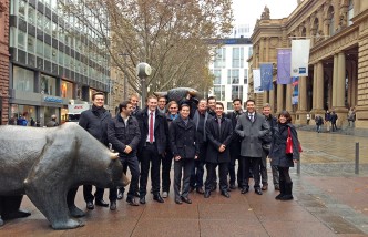 Das Börsen-Team der TU Darmstadt besucht die Frankfurter Börse. Bild: Börsen-Team TU Darmstadt