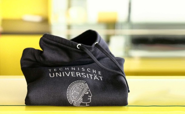 Kuscheliger Hoodie aus dem TU-Shop