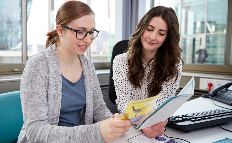 Denise & Franziska Ritter (ZSB) with flyers and brochures
