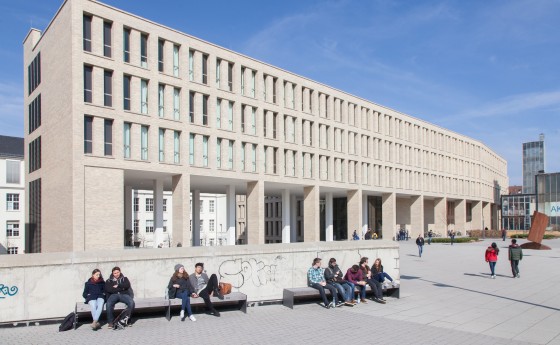 Außenansicht der Universitäts- und Landesbibliothek der TU Darmstadt