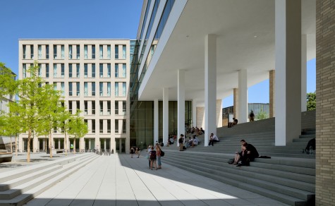 Seitenansicht der Universitäts- und Landesbibliothek