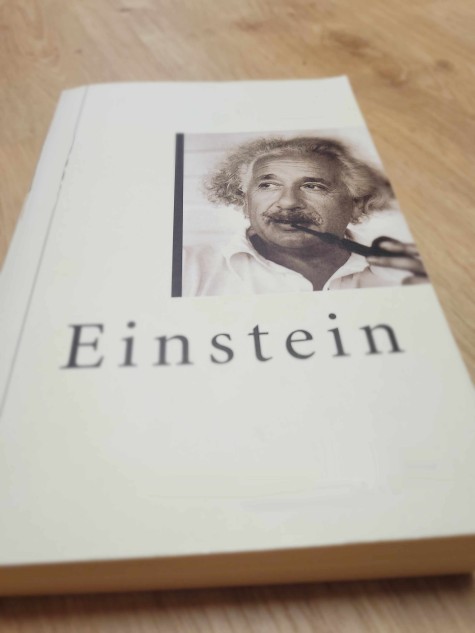 #studentsofTUdarmstadt: Buch von Einstein