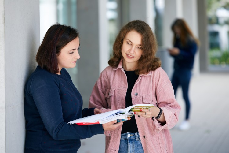 #studentsoftudarmstadt. Studierende helfen sich untereinander. // Students help each other.