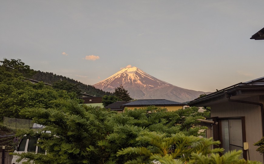 Der Berg Fuji in Japan bei Tageslicht.