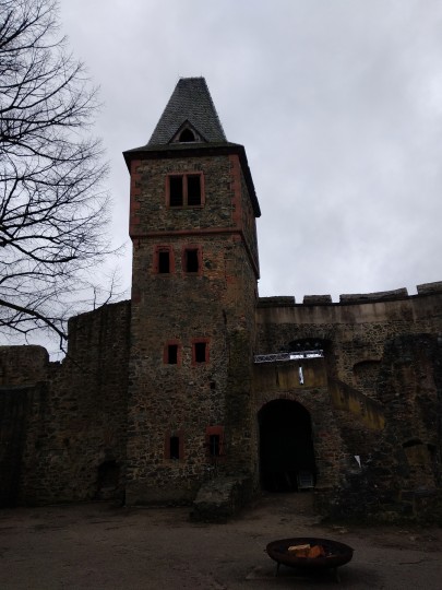 #StudierendederTUdarmstadt, Geschichte von Darmstadt und Umgebung, Burg Frankenstein,
Gruseliger Ort für Halloween // #studentsofTUdarmstadt, history of Darmstadt and surroundings, Frankenstein Castle,
Spooky Halloween place