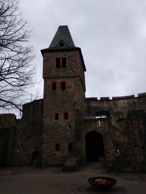 #StudierendederTUdarmstadt, Geschichte von Darmstadt und Umgebung, Burg Frankenstein,
Gruseliger Ort für Halloween // #studentsofTUdarmstadt, history of Darmstadt and surroundings, Frankenstein Castle,
Spooky Halloween place