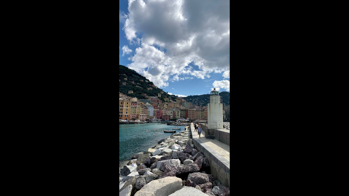 Camogli ist eine wunderschöne Stadt in Ligurien. / Camogli is a beautiful town in Liguria.
