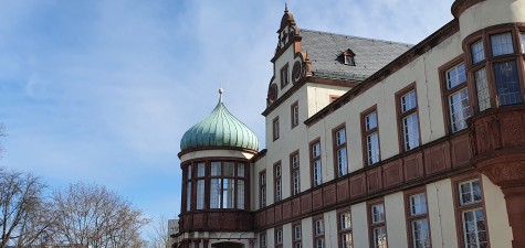 Darmstädter Stadtschloss vor blauem Himmel